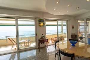 Apartament 4 camere de vanzare panorama spectaculoasa asupra marii San Remo - Italia
