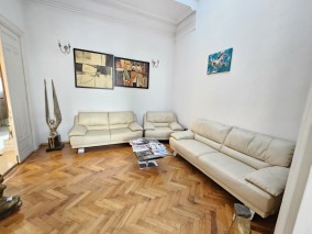 Apartment in villa for sale 5 rooms Lascar Catargiu area, Bucharest