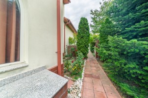 Property with 15 rooms in an area of ​​800 square meters with a plot of 1261 square meters in the Baneasa Lake area