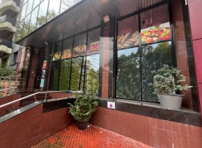 Commercial space for rent on the ground floor of an office building in Primaverii area, Bucharest