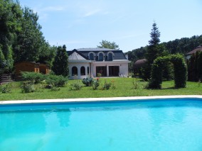 Villa with swimming pool for sale 7 rooms Corbeanca area, 300 sqm