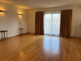 Vila cu piscina de inchiriat 8 camere zona Iancu Nicolae, in apropierea padurii