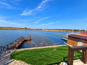Vila cu vedere la lacul Snagov, cu ponton si garaj pentru barca, Ciofliceni, judetul Ilfov
