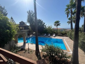 Vila de lux cu vedere la mare si apartamente pentru inchiriere - Oportunitate de Investitie in Cipru