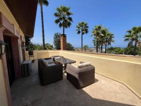 Vila de lux cu vedere la mare si apartamente pentru inchiriere - Oportunitate de Investitie in Cipru