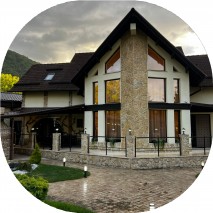 Vila de lux &icirc;n Bran, Transilvania &ndash; Intimitate absolută, vederi spectaculoase și facilități de top