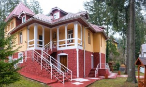 Vila de vanzare 8 camere Sinaia -  zona Cumpatu, judetul Prahova