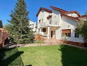 Villa for sale 8 rooms Baneasa area, Bucharest 646 sqm