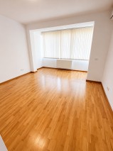 Vila deosebita pretabila birouri 5 camere de inchiriat, in zona Floreasca, aproape de Parcul Verdi