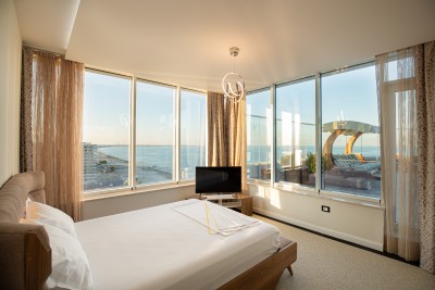 Apartament 4 camere de vanzare Mamaia White Tower, judetul Constanta 250 mp