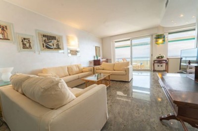 Apartament 4 camere de vanzare panorama spectaculoasa asupra marii San Remo - Italia