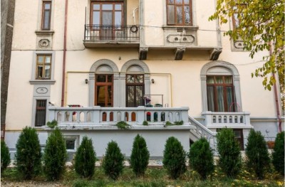 Apartment for sale in villa 6 rooms Hala Traian - Unirii area, Bucharest 266.24 sqm
