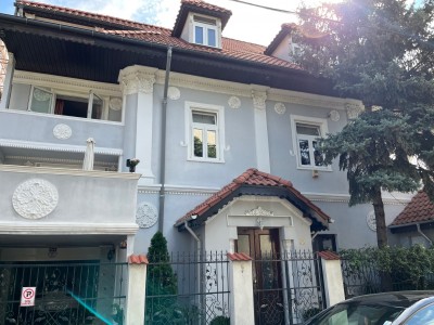 Special apartment in villa for sale 11 rooms Aviatorilor area, Bucharest