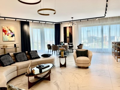 Apartament spectaculos de vanzare 6 camere vedere mixta catre Parcul Verdi si Lacul Tei