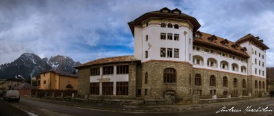 For sale - Historical building suitable for many activities Busteni, Prahova county
