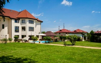 Exceptional property for sale with swimming pool and tennis court, 14 rooms Sisesti area, Bucharest