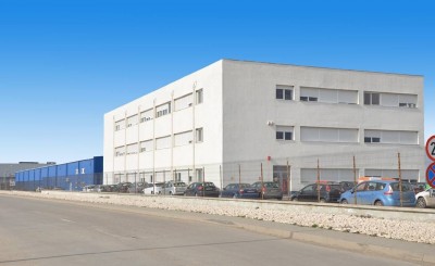 Proprietate industriala cu birouri si teren de vanzare zona A1 - Carrefour, Bucuresti