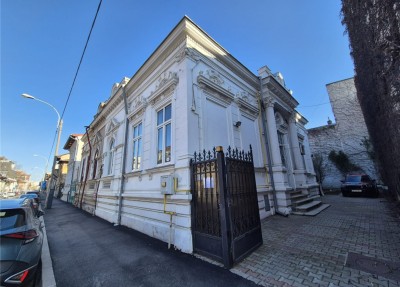 Vila cu arhitectura deosebita 5 camere zona Ultracentral - Piata Victoriei, Bucuresti