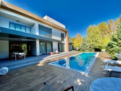 Villa with swimming pool for rent 7 rooms Pipera area, Bucharest