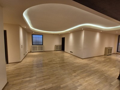 Vila cu piscina interioara, incalzita de vanzare zona Baneasa, Bucuresti