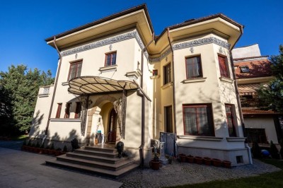 Villa with swimming pool and courtyard for sale, Unirii area, Bucharest