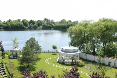 Lake view villa for sale 7 rooms Balotesti area, Ilfov county 750 sqm