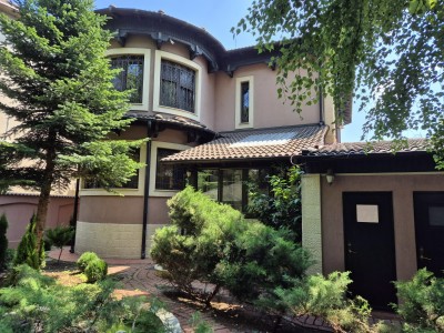 5 room villa for rent beautiful courtyard, good location, Domenii area, Bucharest