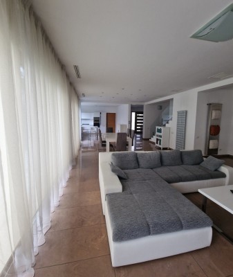 Villa for rent Bucharest 5 rooms Iancu Nicoale area 370 sqm