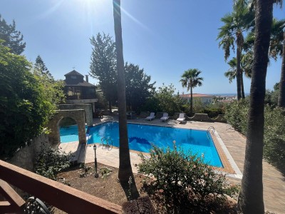 Vila de lux cu vedere la mare si apartamente pentru inchiriere - Oportunitate de Investitie in Cipru
