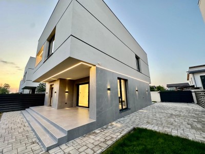 Villa for sale 5 rooms Pipera Tunari area, Bucharest