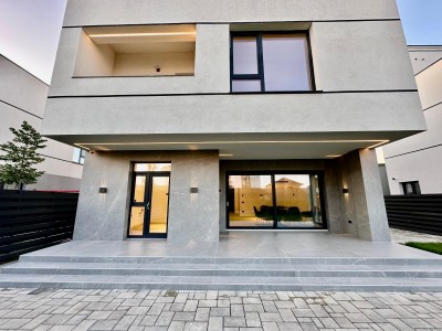 Villa for sale 5 rooms Pipera Tunari area, Bucharest