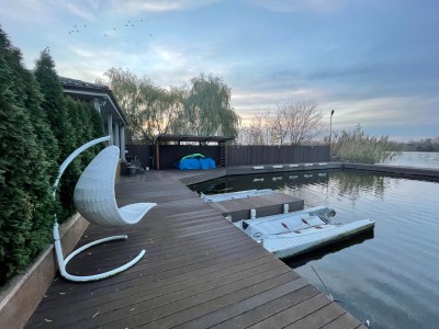 Villa for sale 6 rooms direct frontage at Snagov Lake, 250 sqm