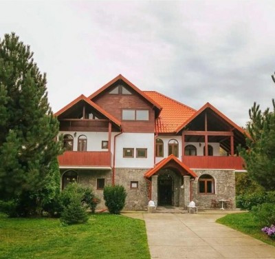 7 room villa for sale suitable for residential or tourism, Sinaia, Prahova county