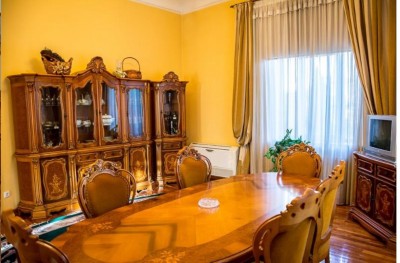 Villa for sale 9 rooms Unirii - Hala Traian area, Bucharest