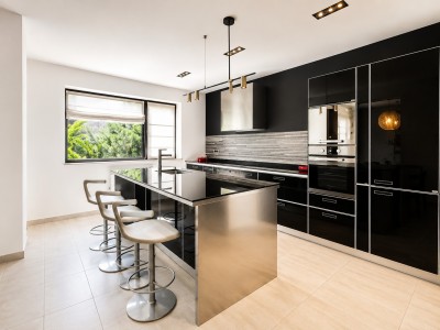 Vila eleganta 360 mp, P+1, teren generos, jacuzzi și garaj &ndash; complex exclusivist, zona Iancu Nicolae