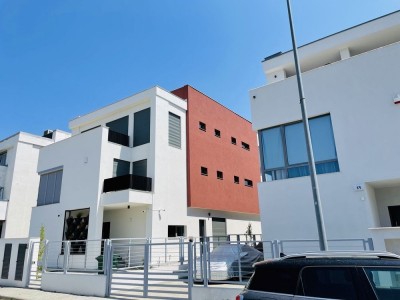 Vila individuala in complex rezidential cu iesire la lacul Grivita zona Sisesti - 573 mp
