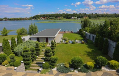 Beautiful villa for sale with lake view and boat dock to Snagov Lake, Bucharest