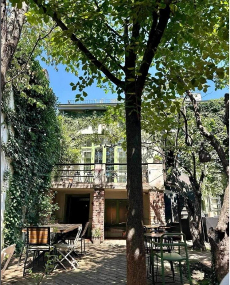 Afacere la cheie de vanzare:  Restaurant + imobil zona Ultracentral - Cartierul Armenesc, Bucuresti