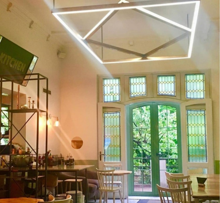 Afacere la cheie de vanzare:  Restaurant + imobil zona Ultracentral - Cartierul Armenesc, Bucuresti