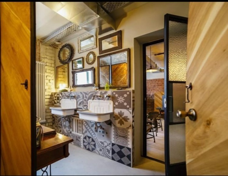 Afacere la cheie de vanzare:  Restaurant + imobil zona Ultracentral - Cartierul Armenesc, Bucuresti