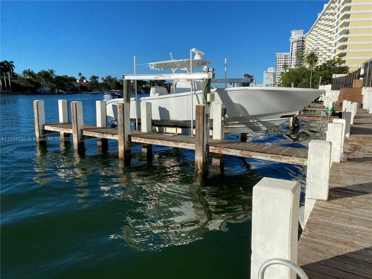 Apartament 3 camere cu ponton de barca de vanzare Miami Beach, Florida 263 mp