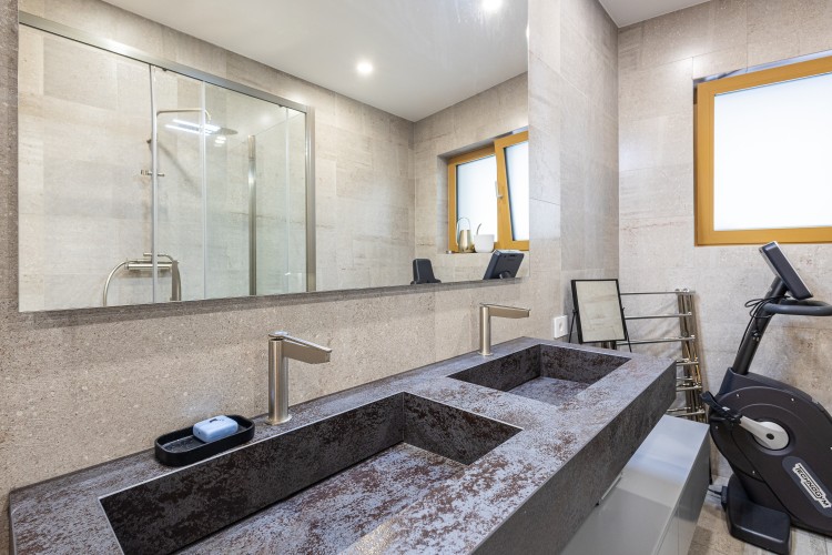 Apartament 4 camere, luminos si frumos amenajat zona Primaverii, Bucuresti 177 mp
