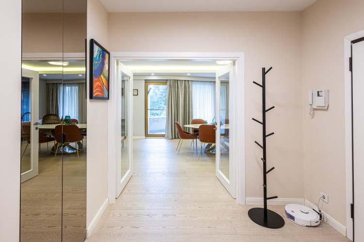 Apartament 4 camere, luminos si frumos amenajat zona Primaverii, Bucuresti 177 mp