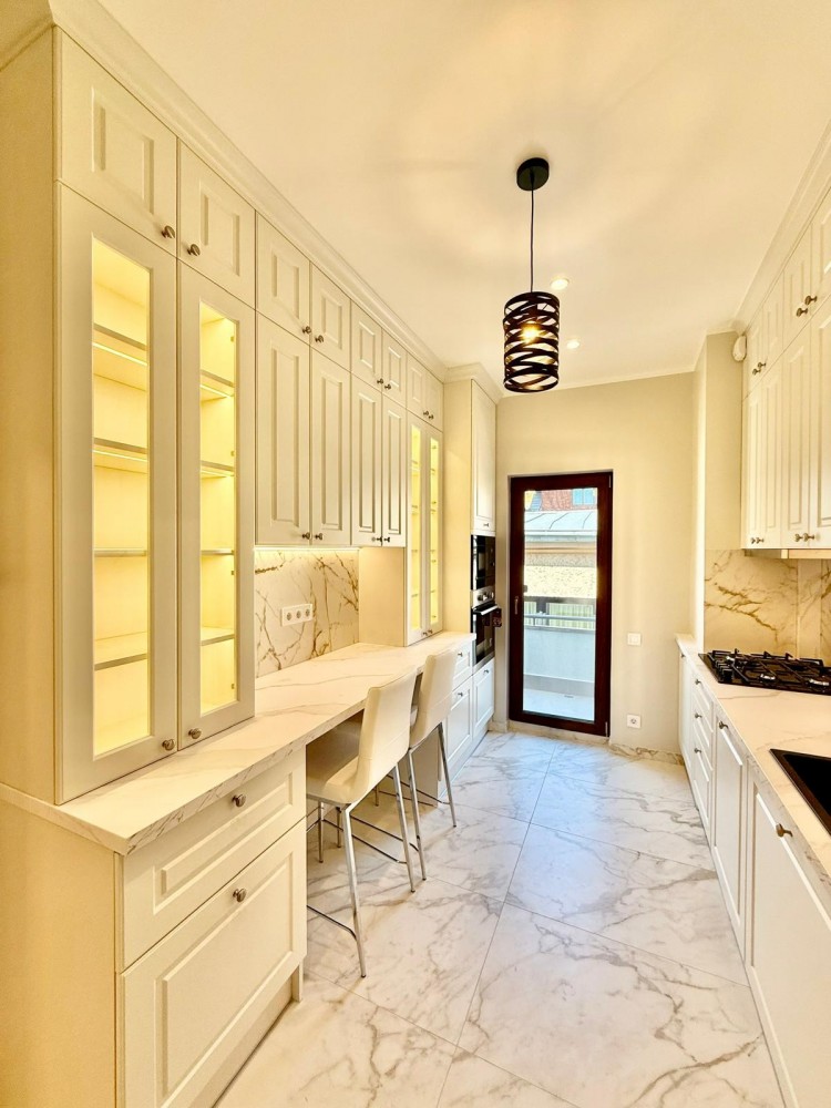 Apartment for sale in villa with an adjacent office Dorobanti - Capitale area, Bucharest