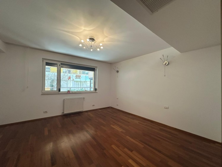 Apartament cu gradina de vanzare, 3 camere zona Herastrau, Bucuresti