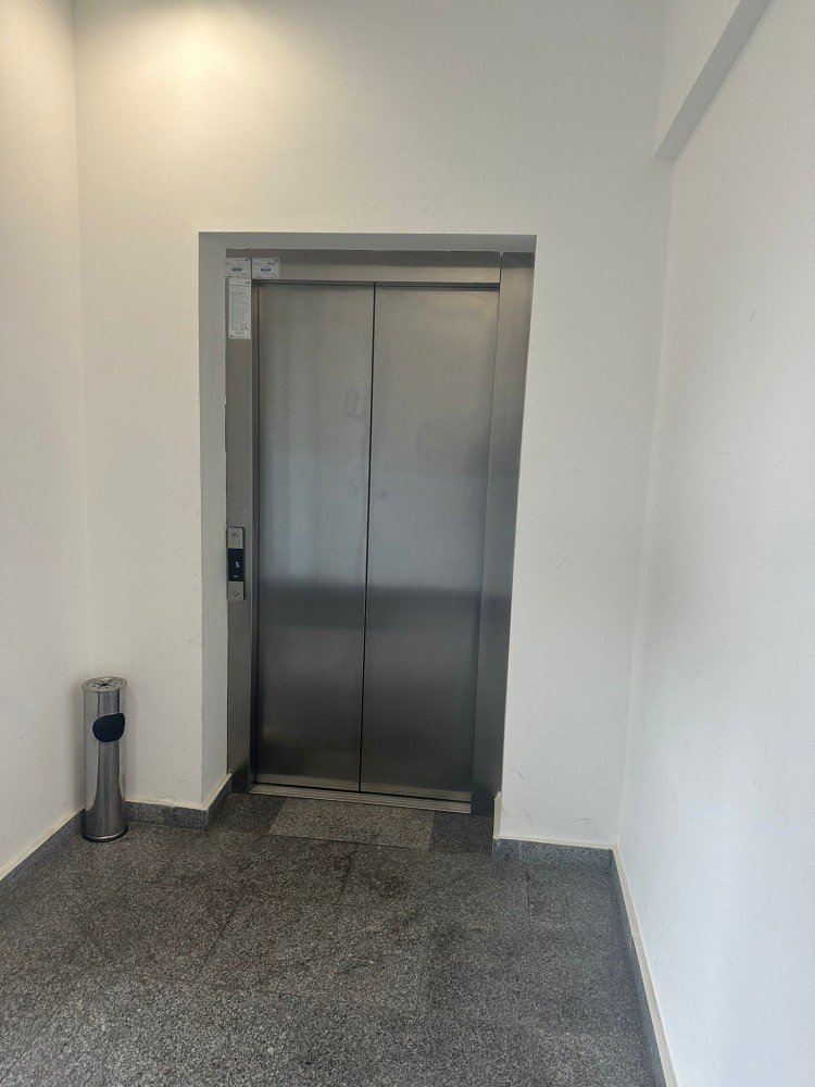 Apartament cu terasa de vanzare 2 camere zona Padurea Baneasa, Bucuresti