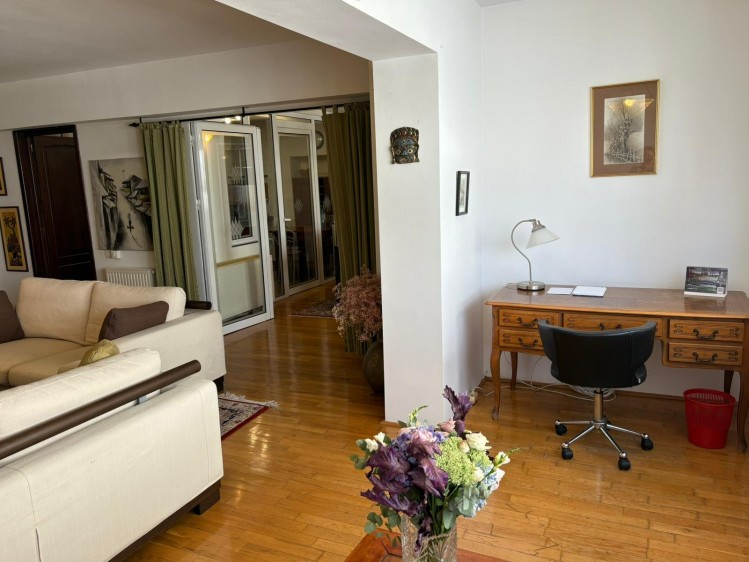 Apartment for rent 4 rooms Aviatorilor - Charles de Gaulle Bucharest 153 sqm