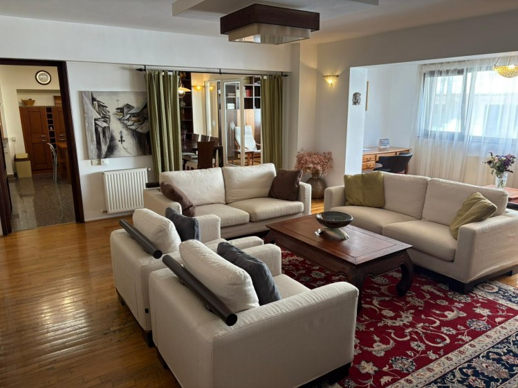 Apartment for rent 4 rooms Aviatorilor - Charles de Gaulle Bucharest 153 sqm
