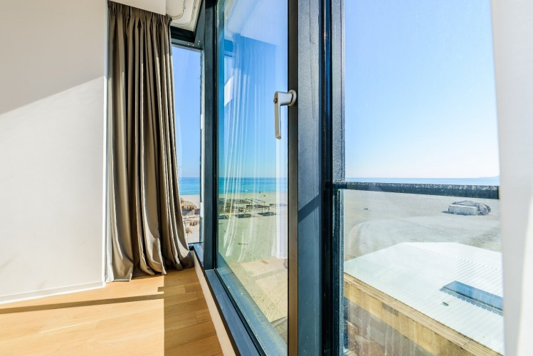 Apartament de vanzare 3 camere Mamaia Nord, vedere superba Marea Neagra, judetul Constanta