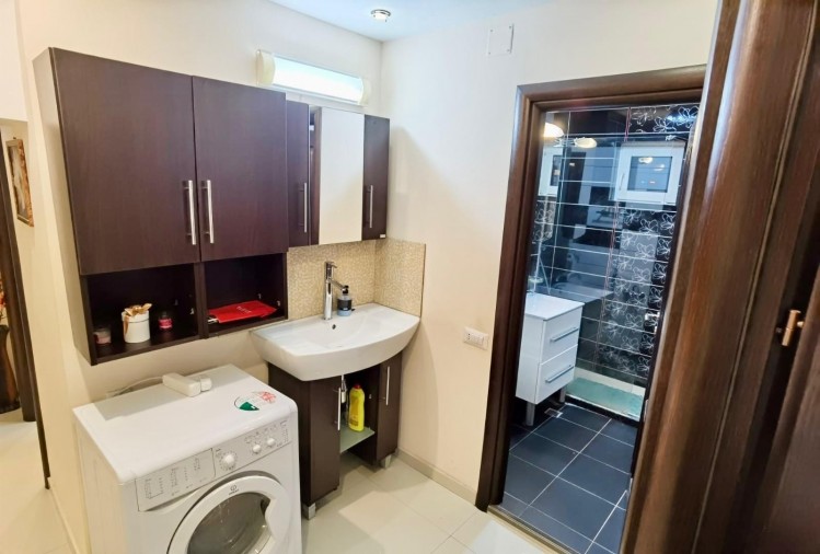 Apartament de vanzare 3 camere zona Dorobanti, Bucuresti 83 mp